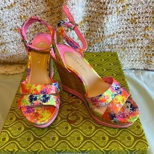 Gianni Bini Size 6 cork wedges.